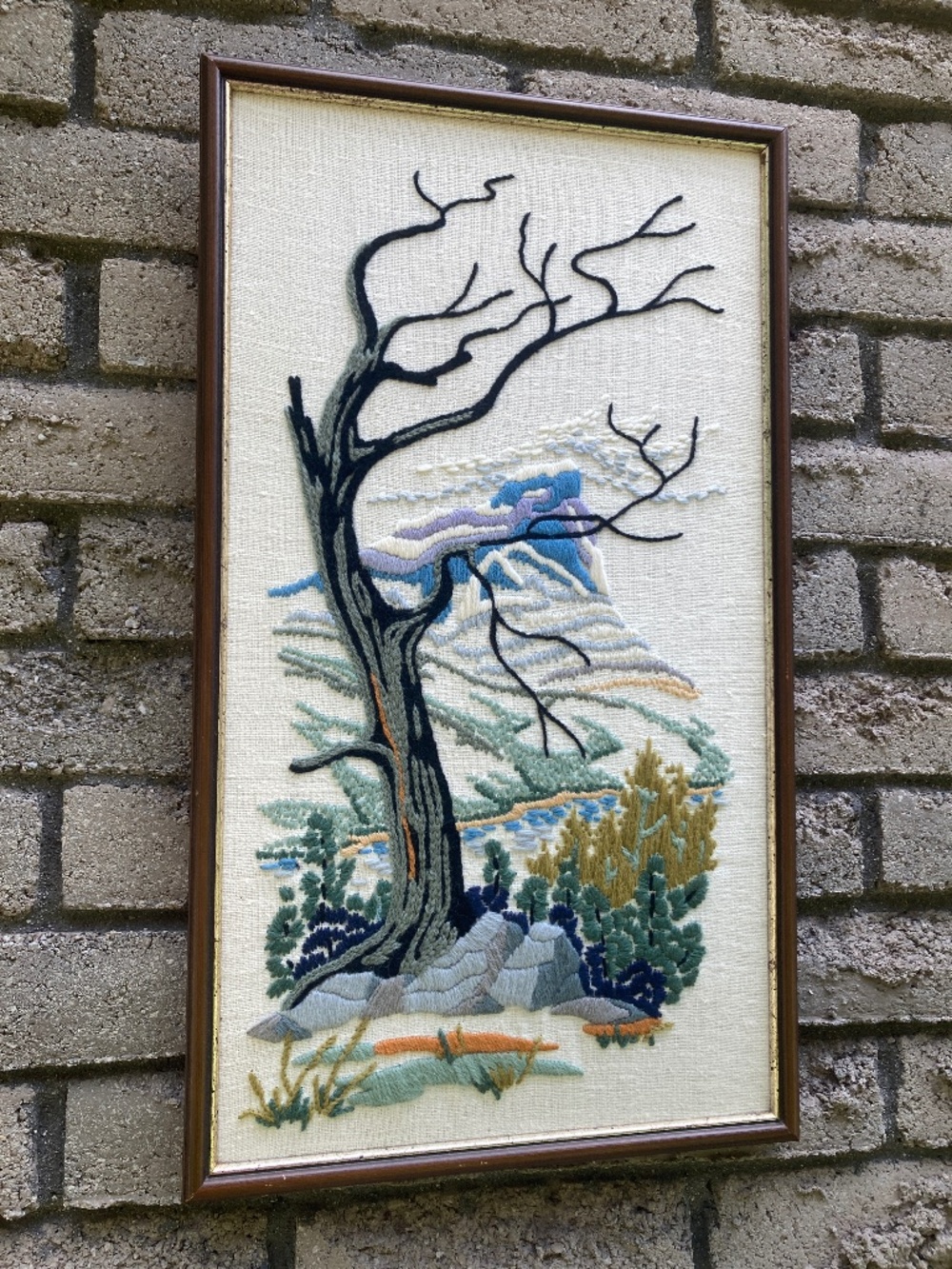 Crewel Art : Embroidered Art